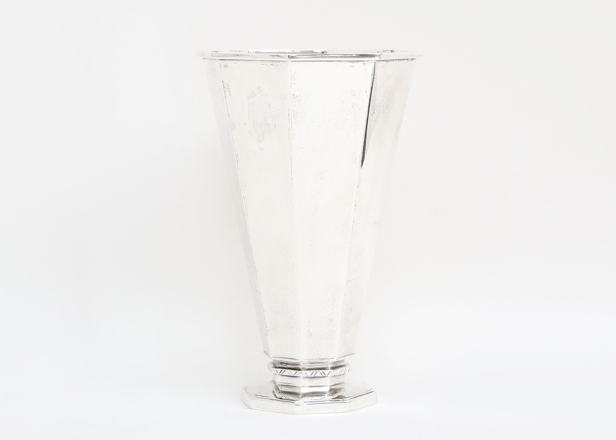 Vas art deco silver